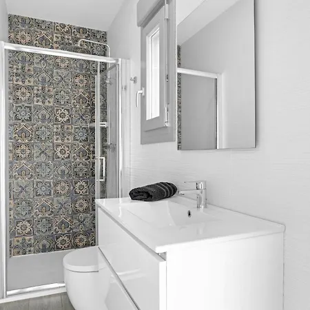 Adan Con Piscina Majestuosa