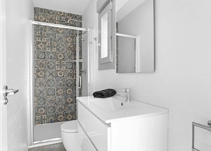 Adan Con Piscina Majestuosa