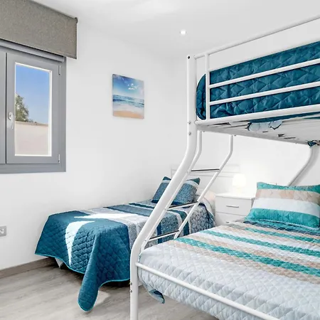 Adan Con Piscina Majestuosa * 加的斯