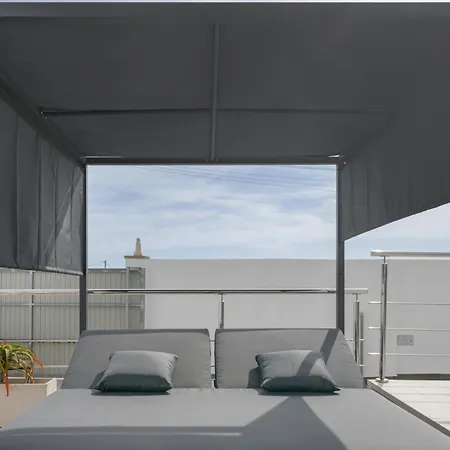 Adan Con Piscina Majestuosa