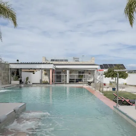 Adan Con Piscina Majestuosa 加的斯