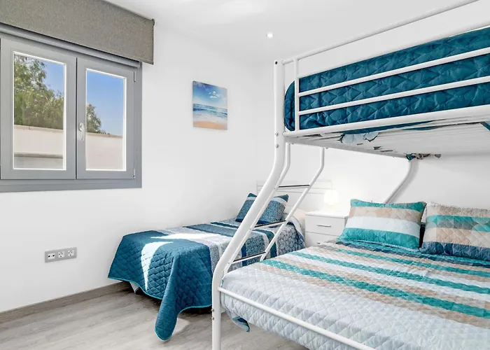 Adan Con Piscina Majestuosa * 加的斯