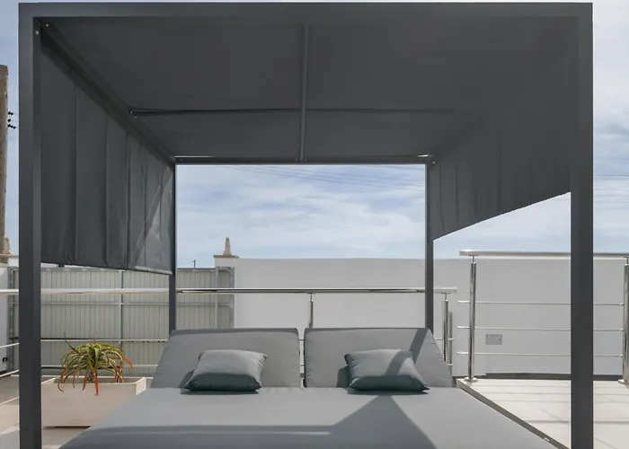 Adan Con Piscina Majestuosa