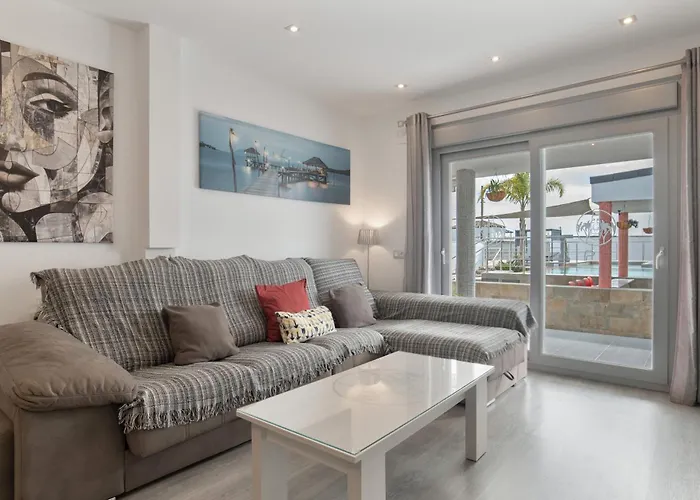 Adan Con Piscina Majestuosa *