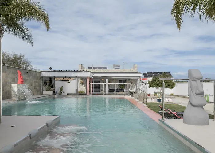 Adan Con Piscina Majestuosa Καντίζ