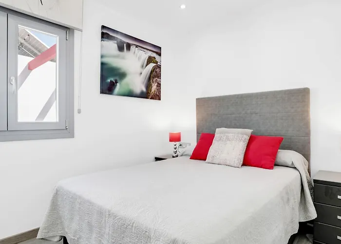 Adan Con Piscina Majestuosa * 加的斯