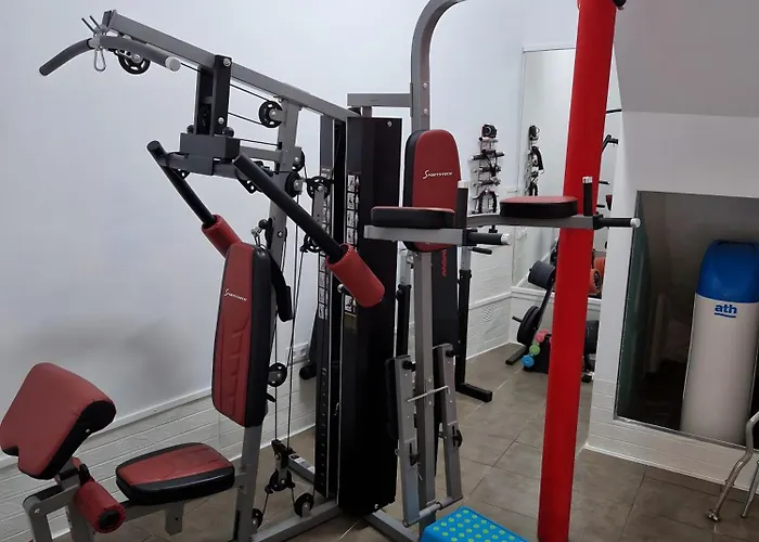 Adan Con Piscina Majestuosa 加的斯