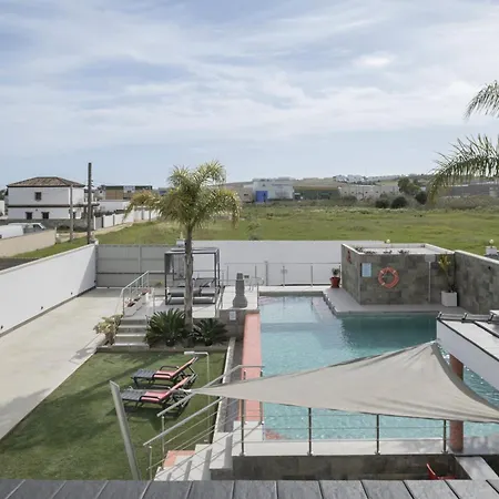Adán Con Piscina Majestuosa Casa rural