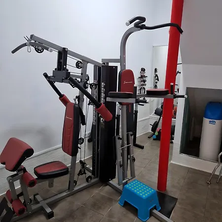 Adán Con Piscina Majestuosa Cádiz